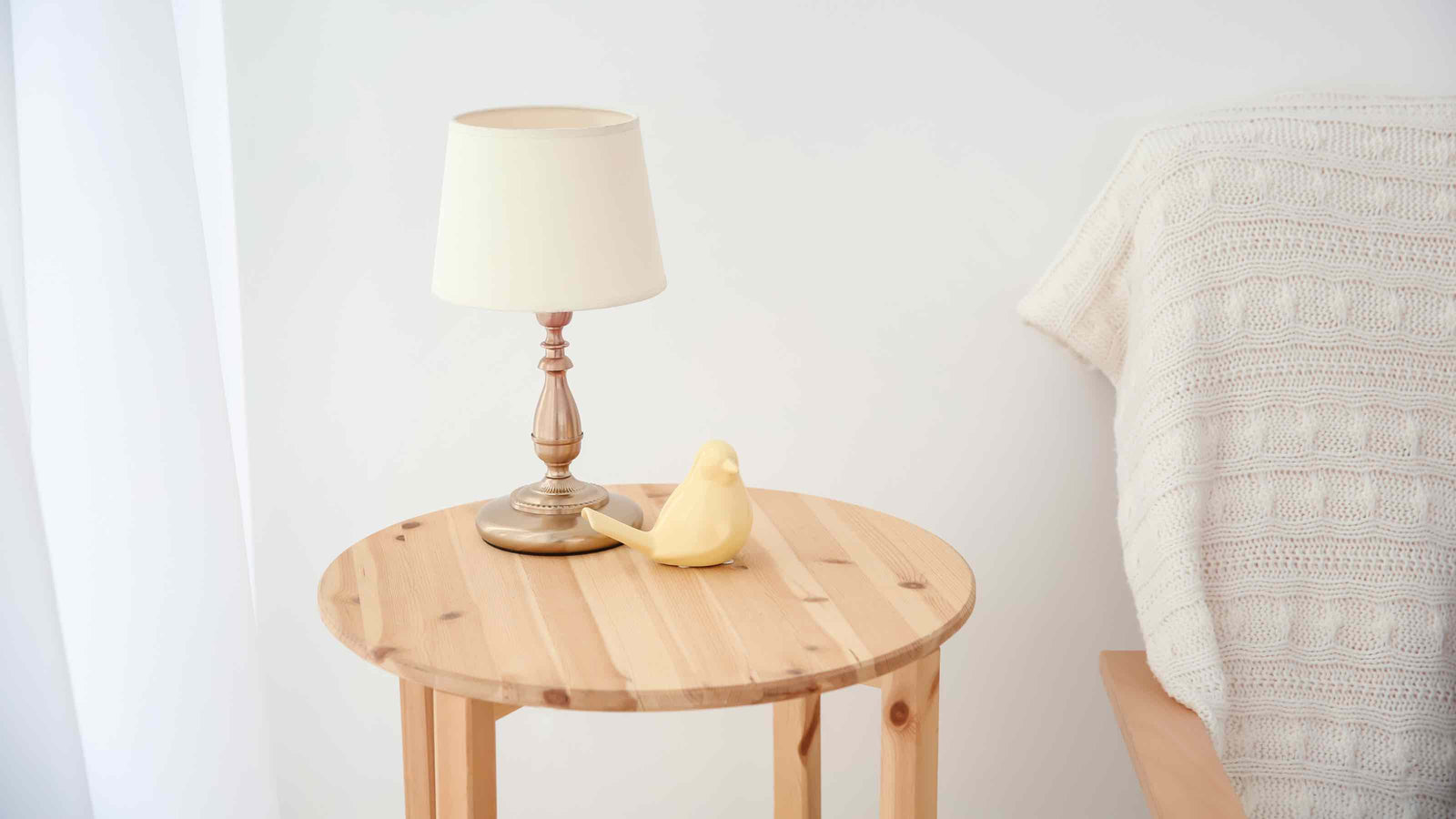 Wooden-side-table-with-a-lamp-next-to-sofa