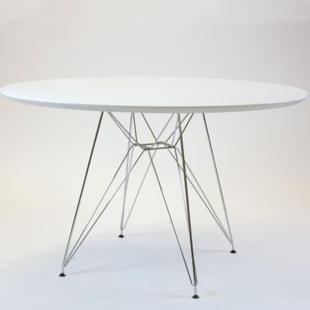 Industrial-round-dining-table-with-Chrome-steel-legs-and-white-high-gloss-tabletop